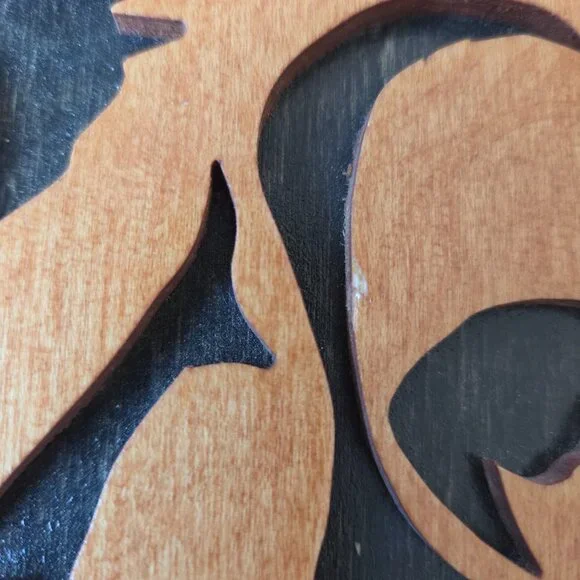 Hand made picture of dog cut on wooden plug. Signed by artist. - Picture 7 of 7